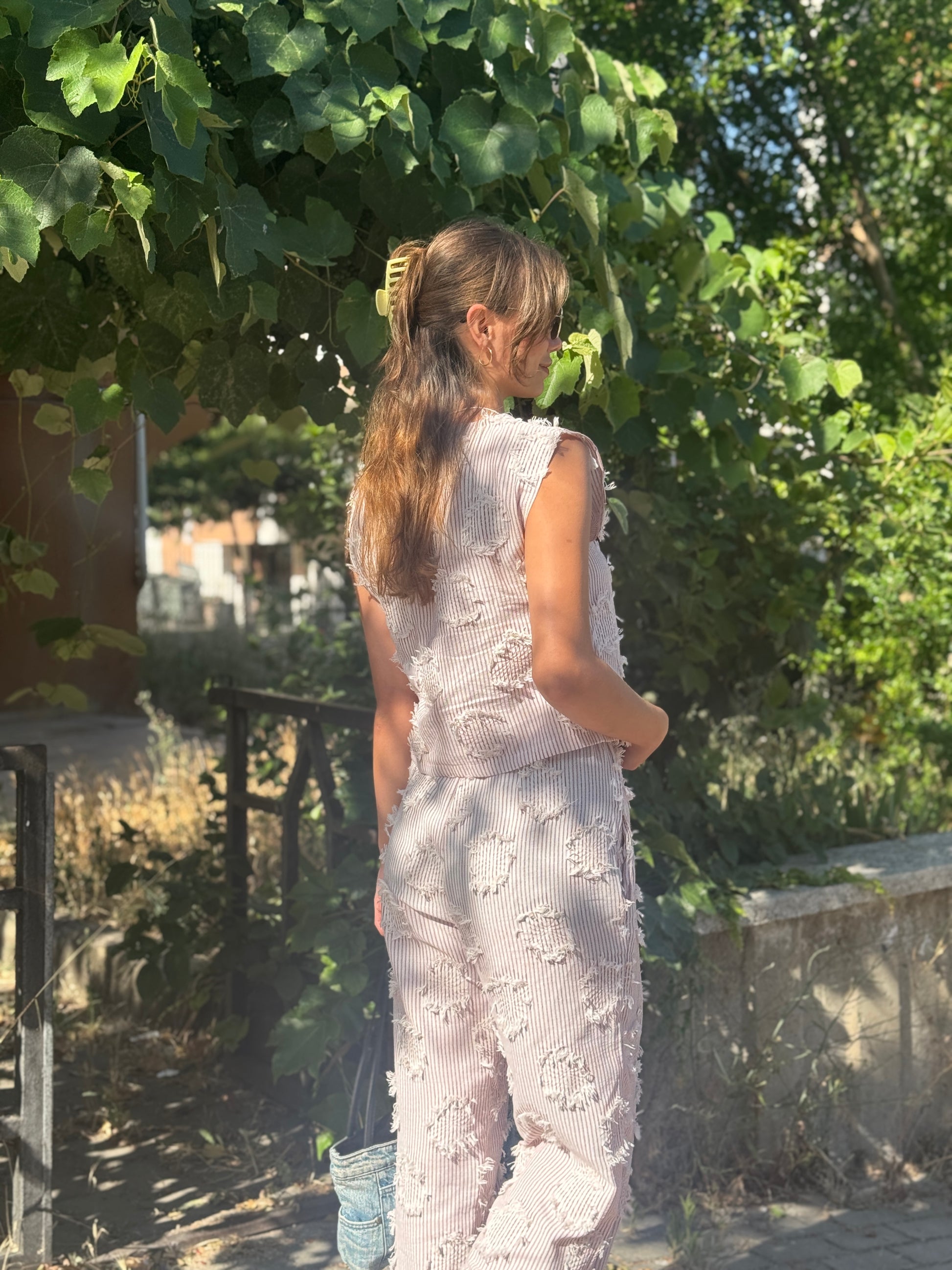 Kırmızı çizgili alt-üst takım