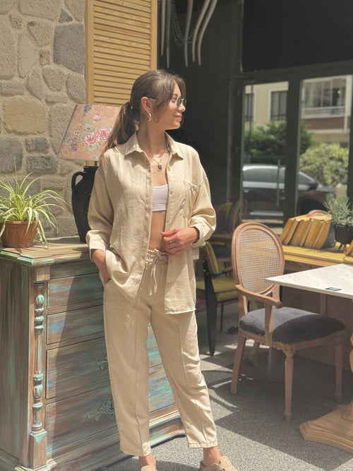 Doğal Tonlarda Zarafet: Krem Keten Zara Takım