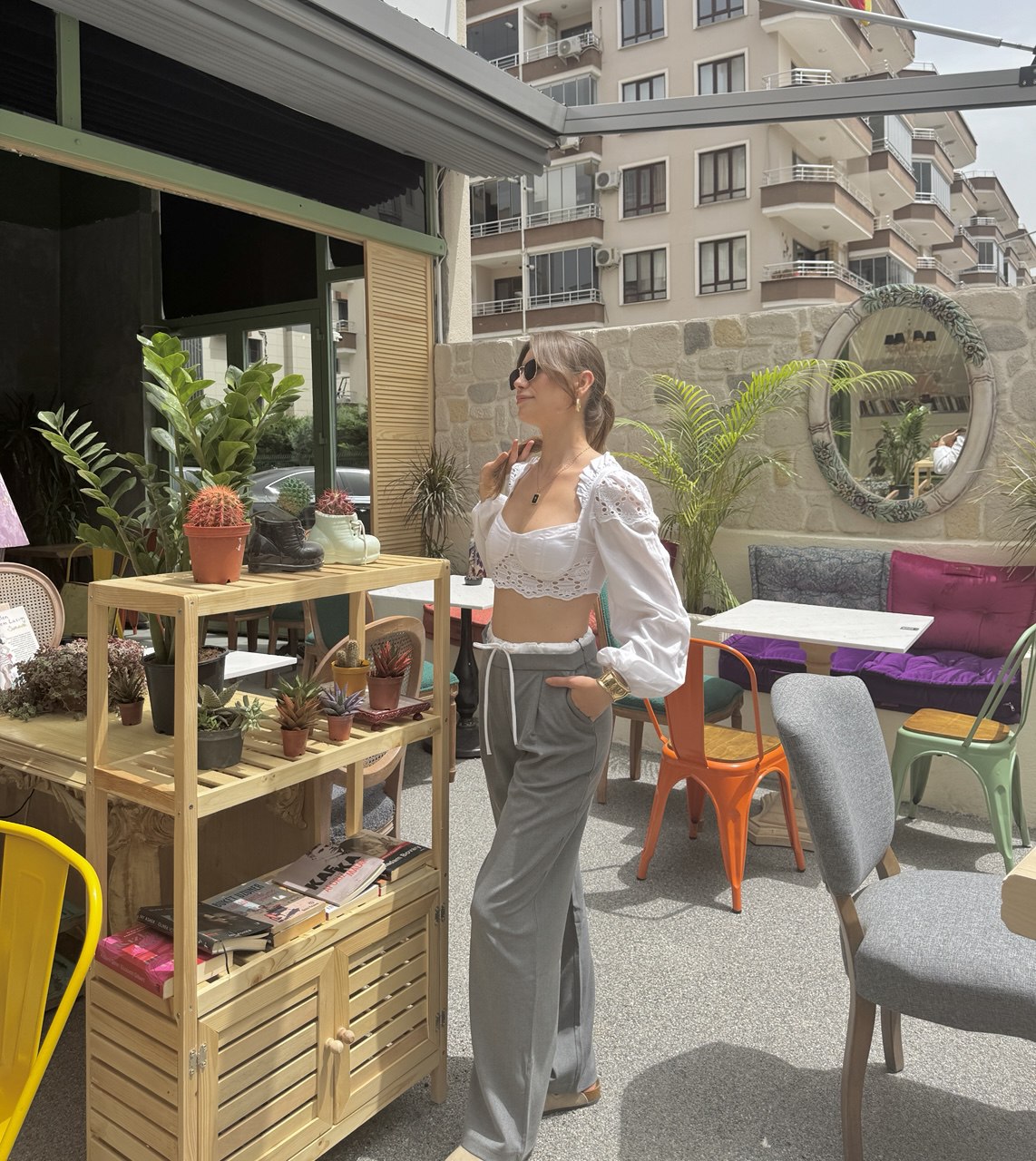 Modern Stil: Gri Bağlamalı Pantolon